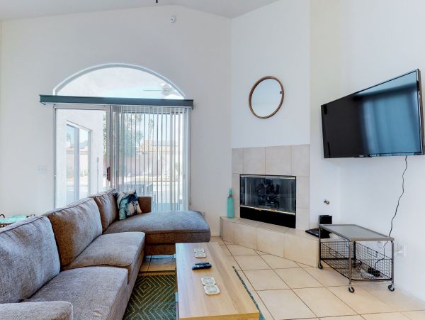 Palm Springs Home 984255