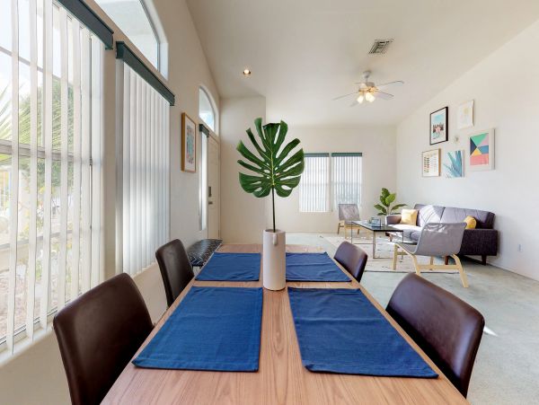Palm Springs Home 984255