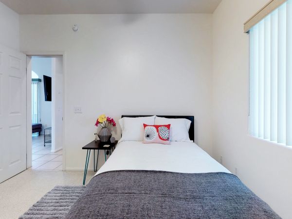 Palm Springs Home 984255