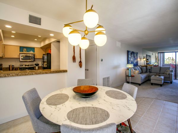 Palm Springs Home 984256