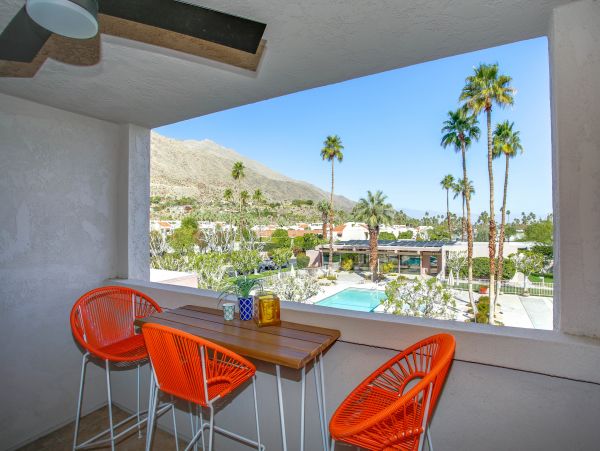 Palm Springs Home 984256