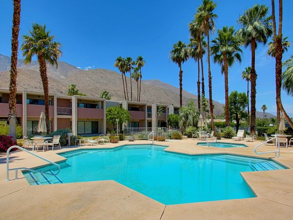 Palm Springs Home 984256