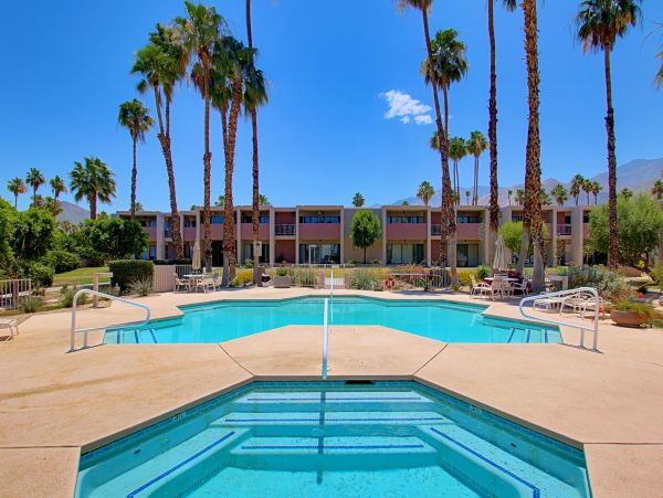 Palm Springs Home 984256