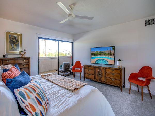 Palm Springs Home 984256