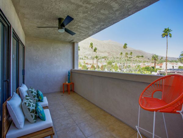 Palm Springs Home 984256