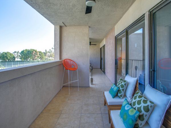 Palm Springs Home 984256