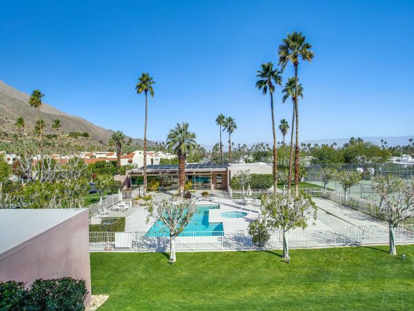 Palm Springs Home 984256