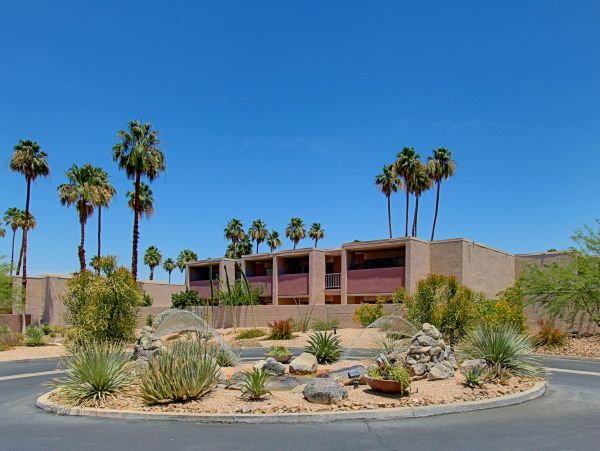 Palm Springs Home 984256