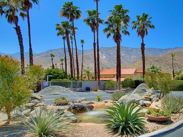Palm Springs Home 984256
