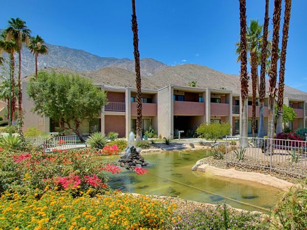 Palm Springs Home 984256