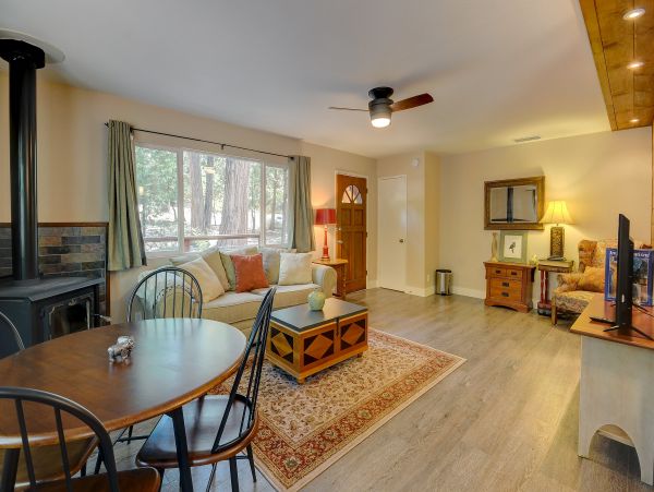 Palm Springs Home 984257