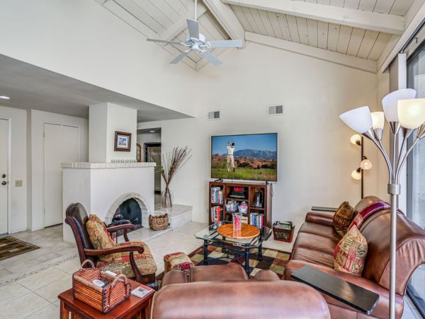 Palm Springs Home 984260