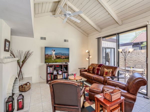 Palm Springs Home 984260