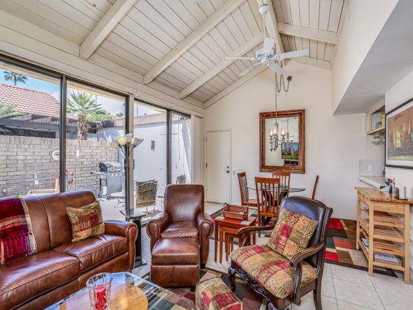 Palm Springs Home 984260