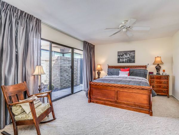Palm Springs Home 984260