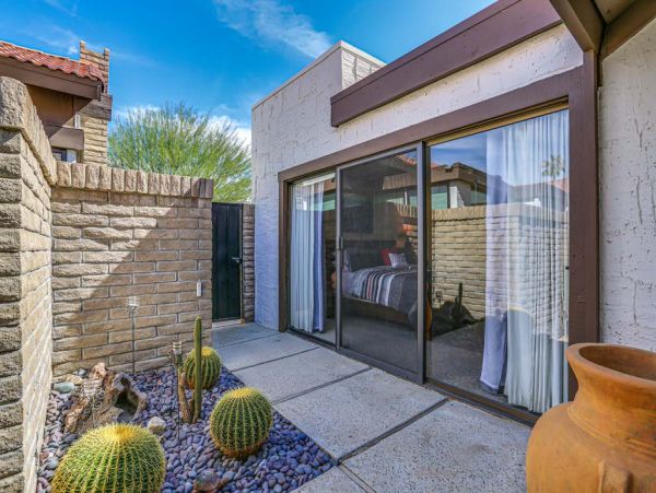 Palm Springs Home 984260