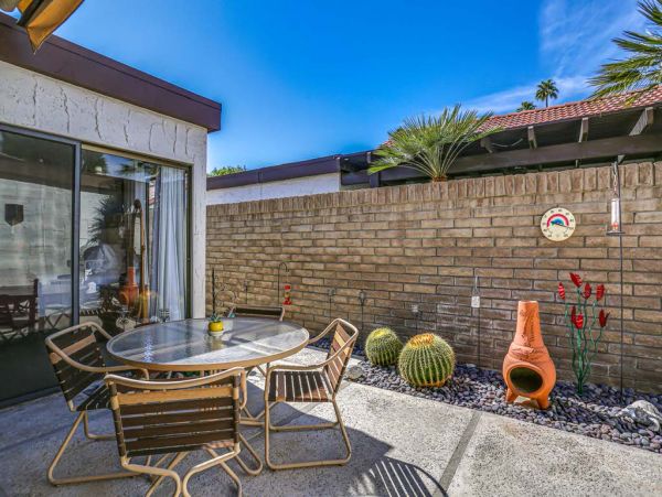 Palm Springs Home 984260