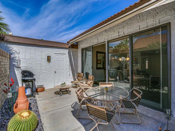 Palm Springs Home 984260