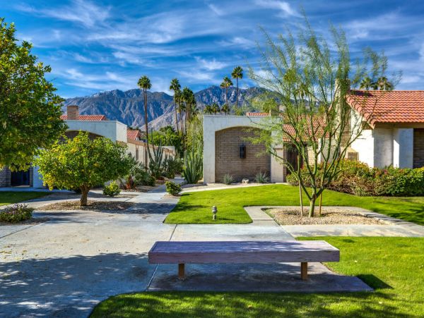 Palm Springs Home 984260
