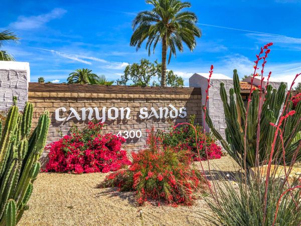 Palm Springs Home 984260