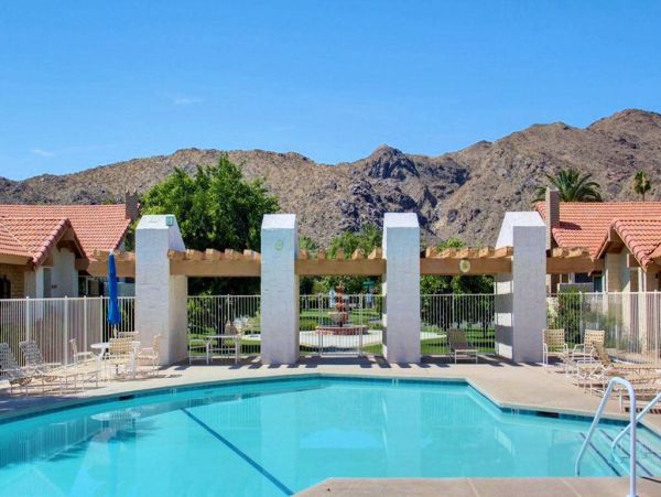Palm Springs Home 984260