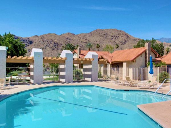 Palm Springs Home 984260