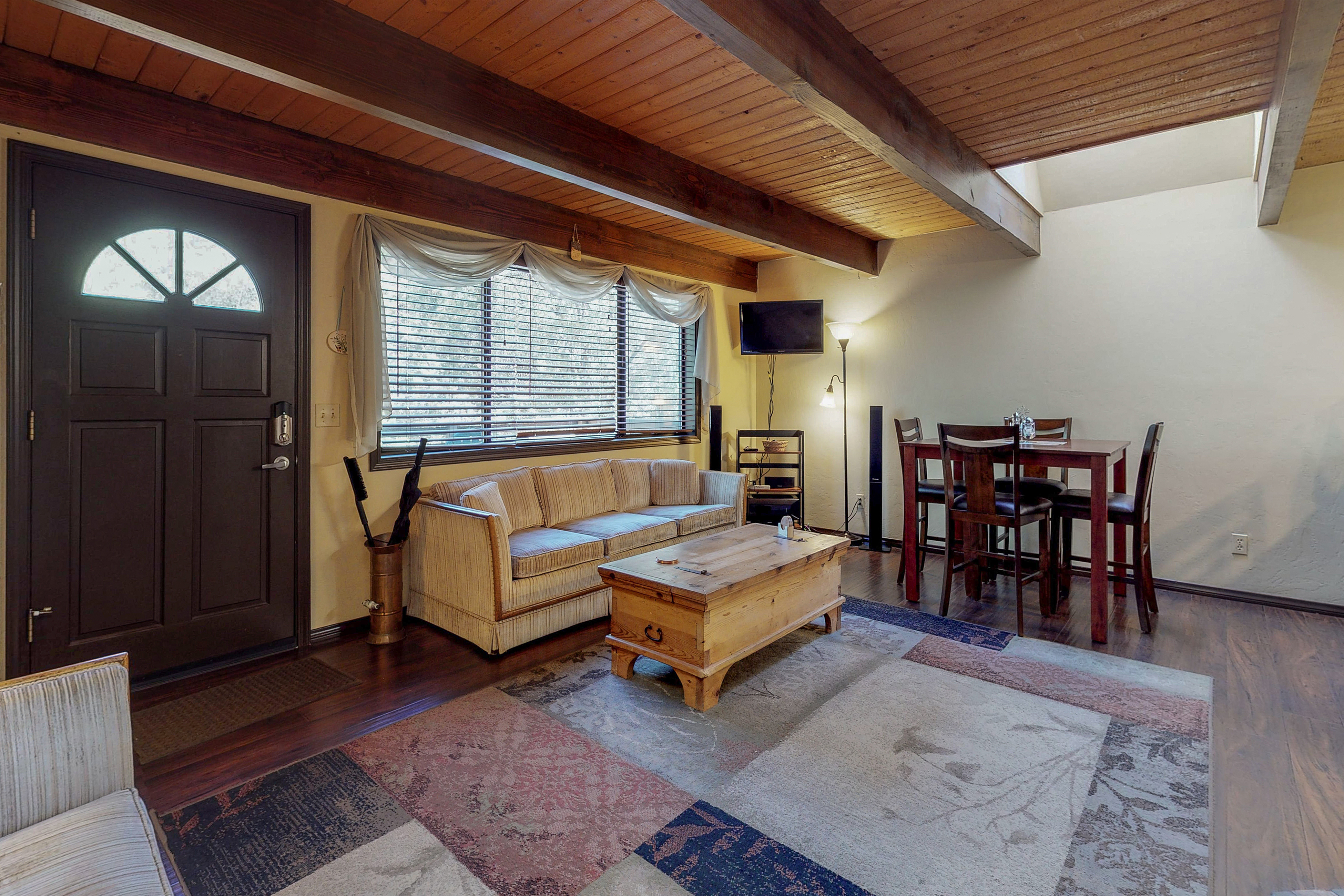 Palm Springs Home 984261