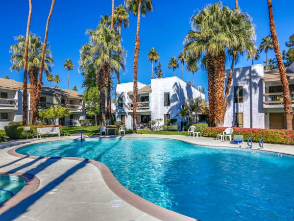 Palm Springs Home 984262