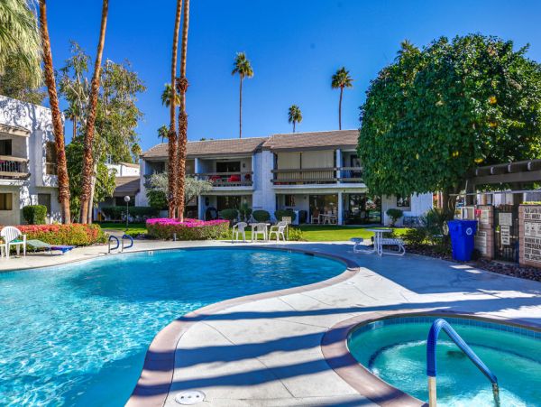 Palm Springs Home 984262