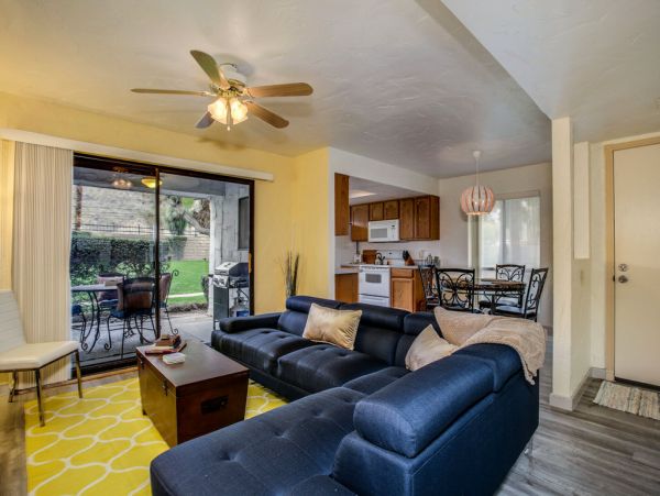 Palm Springs Home 984262