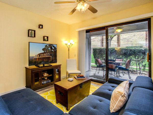 Palm Springs Home 984262