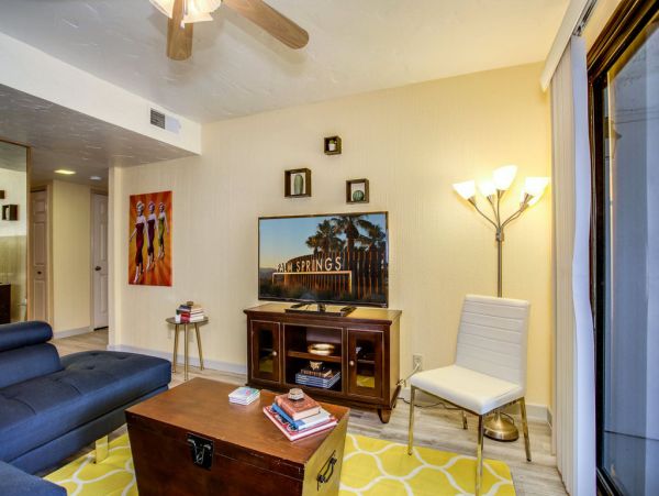 Palm Springs Home 984262