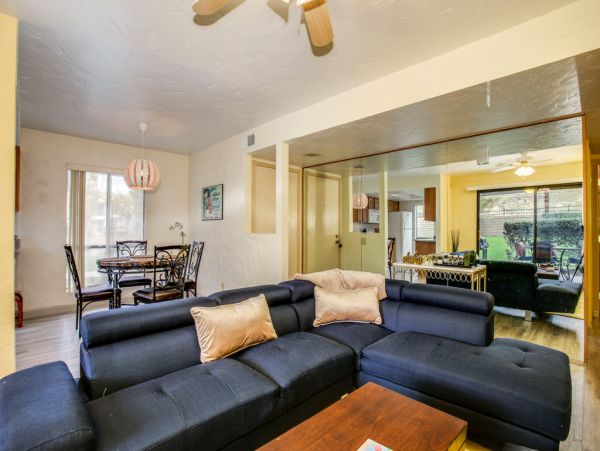 Palm Springs Home 984262