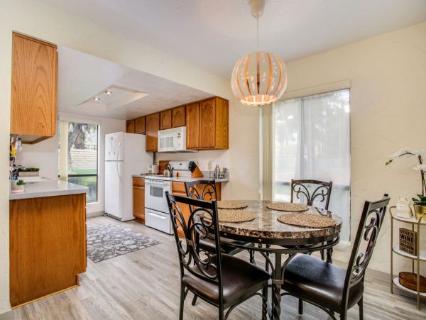 Palm Springs Home 984262