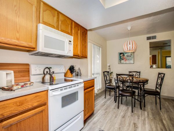 Palm Springs Home 984262