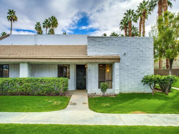Palm Springs Home 984262