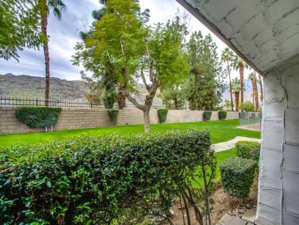 Palm Springs Home 984262