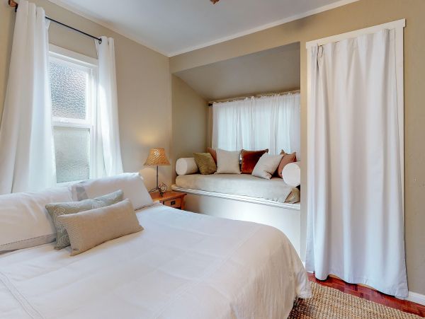 Palm Springs Home 984263