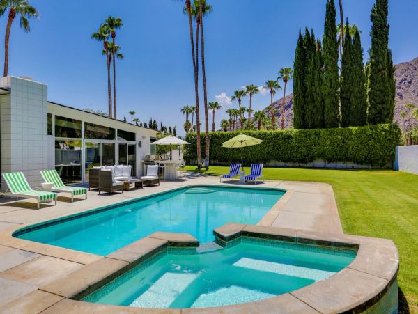 Palm Springs Home 984264