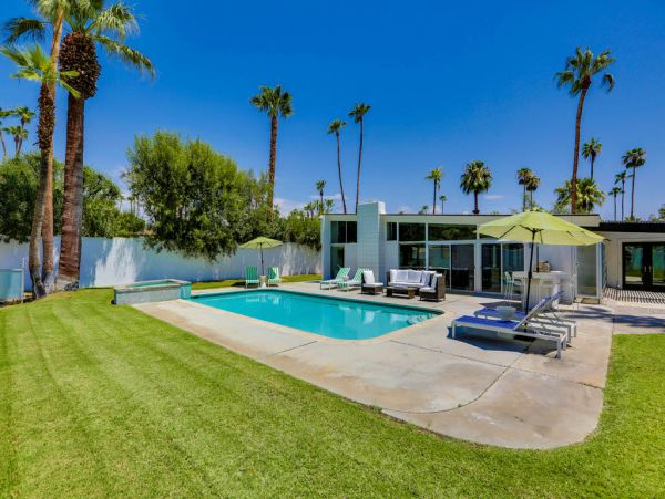 Palm Springs Home 984264