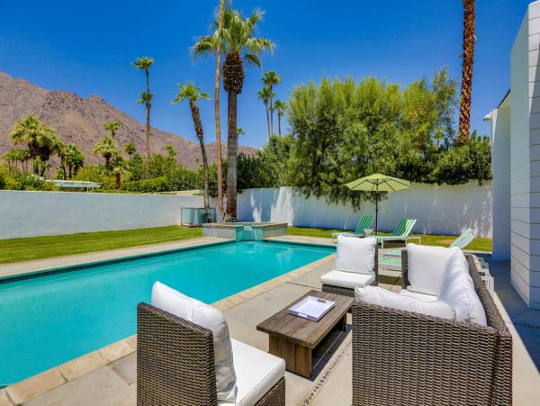 Palm Springs Home 984264