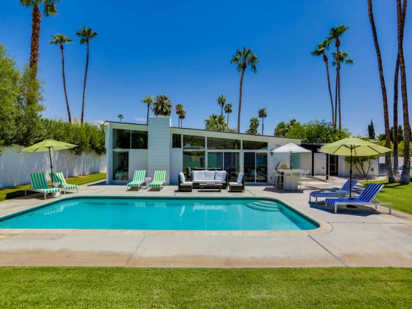 Palm Springs Home 984264