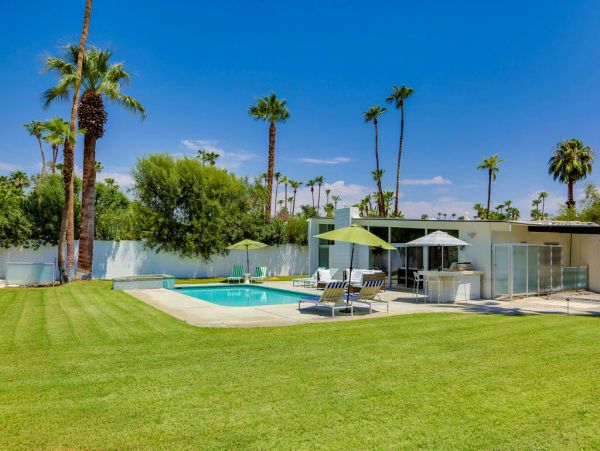 Palm Springs Home 984264