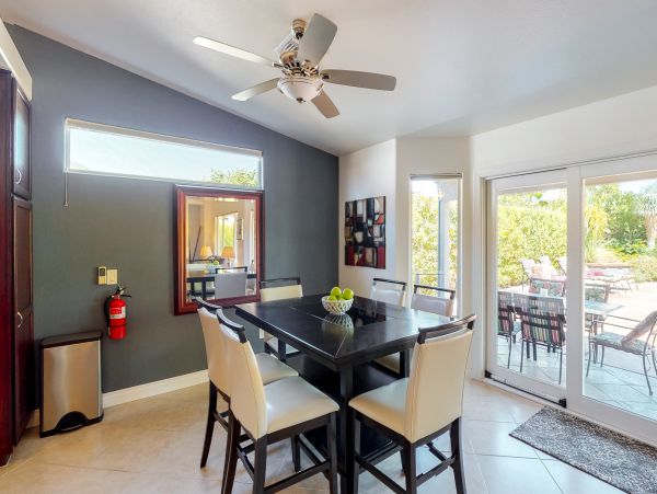 Palm Springs Home 984267