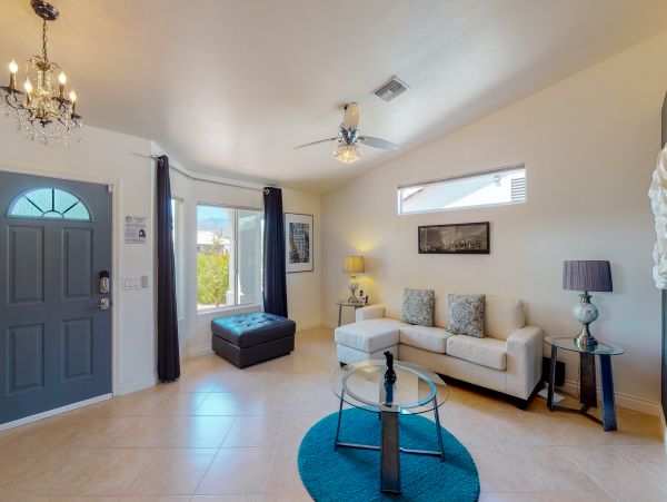 Palm Springs Home 984267