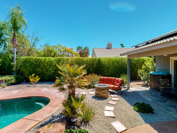 Palm Springs Home 984267
