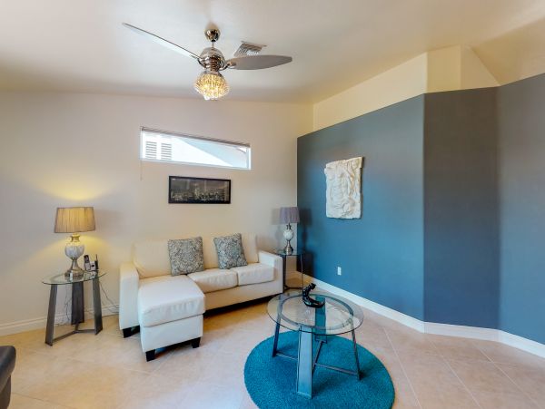 Palm Springs Home 984267