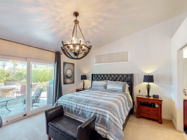 Palm Springs Home 984267