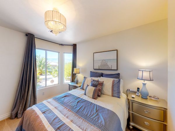 Palm Springs Home 984267