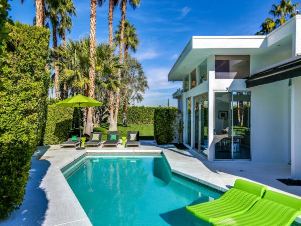 Palm Springs Home 984268